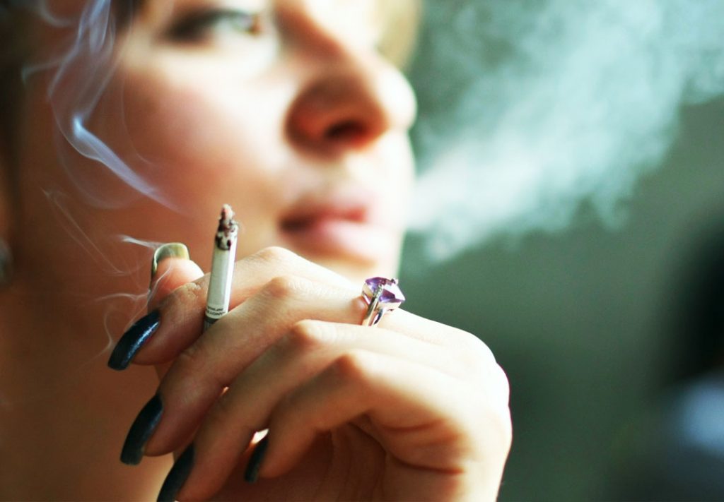 Here Are 9 Ways Smoking Damages Your Skin Anti Aging